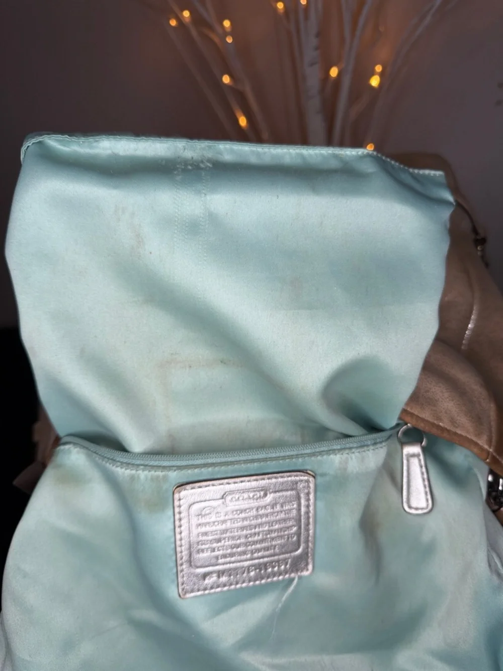 Coach EUC luxurious soft cream w/gold undertone shoulder bag with adj strap - Picture 11 of 13